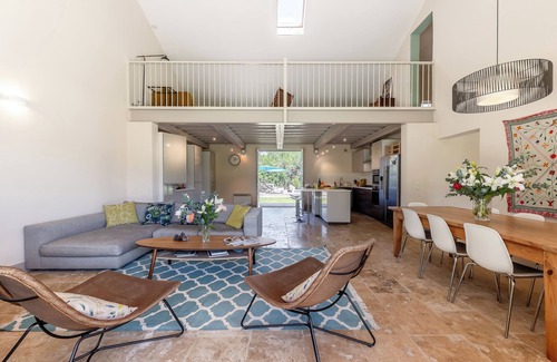 St.-Remy-de-Provence Casa | Gorgeous Farmhouse w Heated Pool