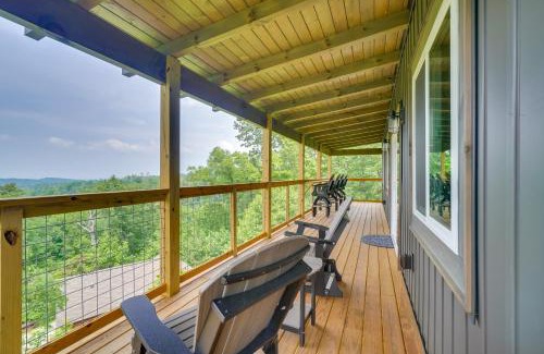 Gatlinburg Casa | Gorgeous Gatlinburg Cabin Large Deck and Hot Tub!