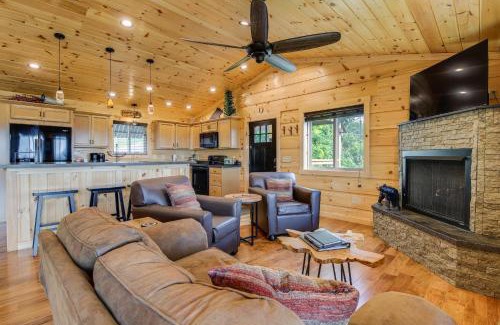 Gatlinburg Casa | Gorgeous Gatlinburg Cabin Large Deck and Hot Tub!