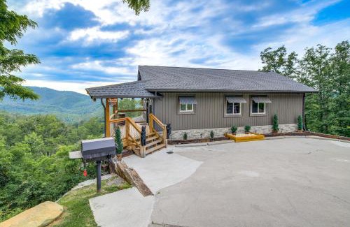 Gatlinburg Casa | Gorgeous Gatlinburg Cabin Large Deck and Hot Tub!