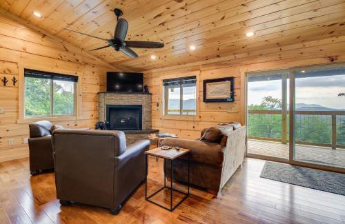 Gatlinburg Casa | Gorgeous Gatlinburg Cabin Large Deck and Hot Tub!
