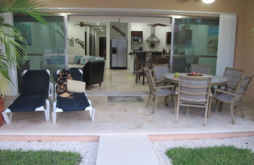 Puerto Aventuras Condominio | Planta baja 3 habitaciones, 3. 5 baños Marina Condo w / OMNI Beach Club Membresía y WIFI