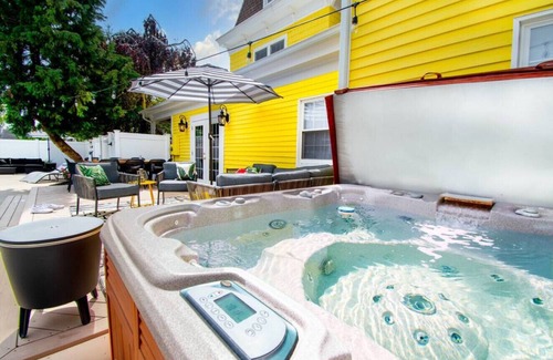 Wildwood Casa | Gorgeous historic Victorian with 8 bedroom/4 baths