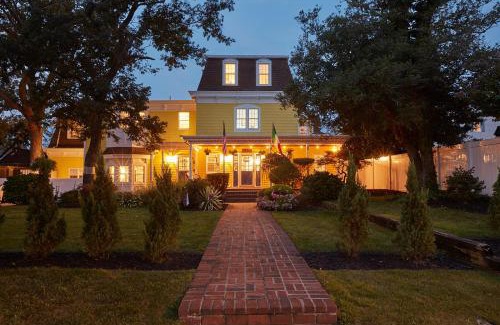 Wildwood Casa | Gorgeous historic Victorian with 8 bedroom/4 baths