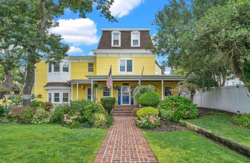 Wildwood Casa | Gorgeous historic Victorian with 8 bedroom/4 baths