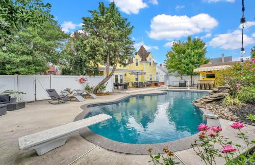 Wildwood Casa | Gorgeous historic Victorian with 8 bedroom/4 baths