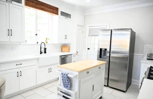 Highlands - Perkins Casa | Gorgeous home 2mi to LSU - 4 bedroom/3bath