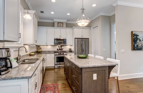 Eastside Casa | Gorgeous Home by Crawford Square w Private Parking