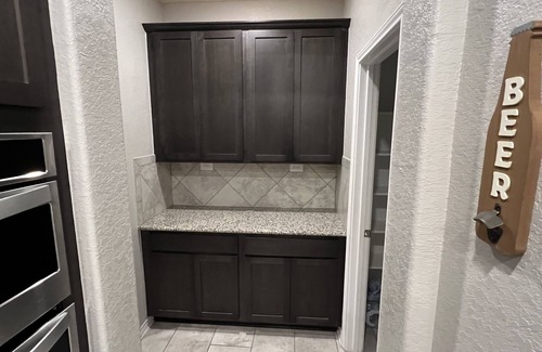 San Antonio Casa | Gorgeous Home centrally located and by Sea world , Six Flags and Downtown.