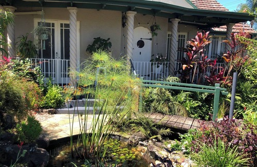 Newmarket Casa | Gorgeous home close to city bus, parks and one block from shops and restaurants