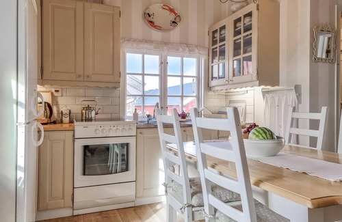 Asa Casa | Preciosa casa en åsa con cocina