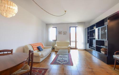 Calmasino Casa | Gorgeous Home In Cisano Di Bardolino