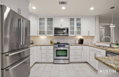 Zilker Casa | Gorgeous Home in Heart of Zilker with Full Kitchen