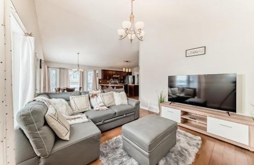 Northwest Edmonton Casa | Gorgeous home in Newcastle close to many amenities
