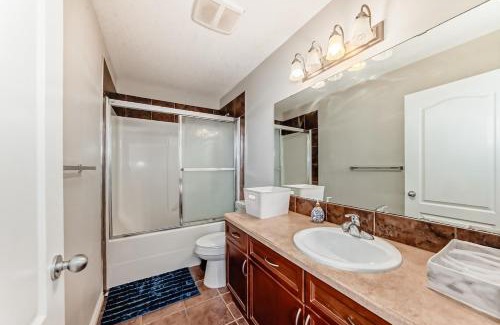 Northwest Edmonton Casa | Gorgeous home in Newcastle close to many amenities