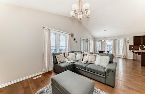 Northwest Edmonton Casa | Gorgeous home in Newcastle close to many amenities