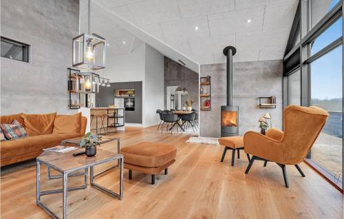 Sjølund Casa | Gorgeous Home In Sjølund With Kitchen