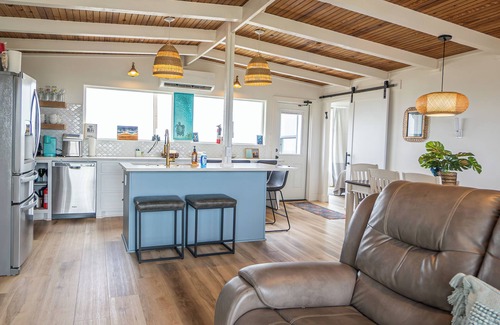 Cedar Lane Casa | Gorgeous Home on Sargent Beach & ICW! w/ Screen Porch & Hot Tub