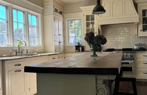 South Duxbury Casa | Gorgeous home steps from a private beach