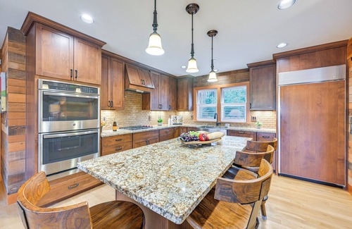 Poulsbo Casa | Gorgeous Home w/ Mt Rainier Views: 4 Mi to Poulsbo