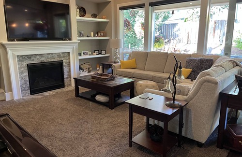 Wilsonville Casa | Gorgeous Home with River Access, Outdoor living, Hot Tub & Close to Wine Country