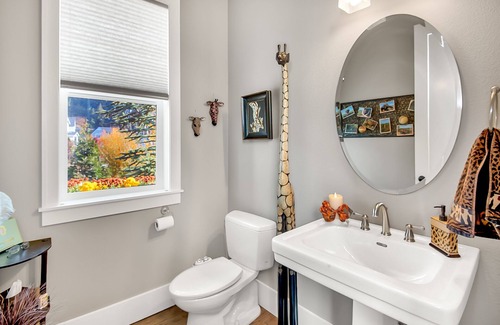 Wilsonville Casa | Gorgeous Home with River Access, Outdoor living, Hot Tub & Close to Wine Country