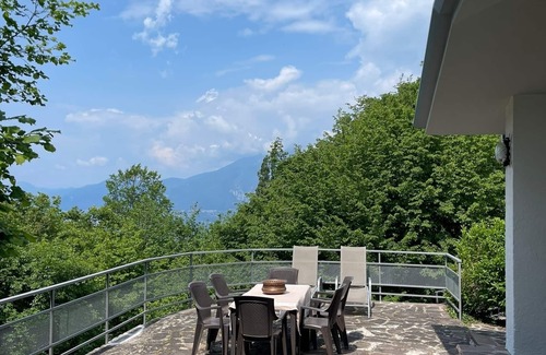 San Zeno di Montagna Casa | Gorgeous lake view residence