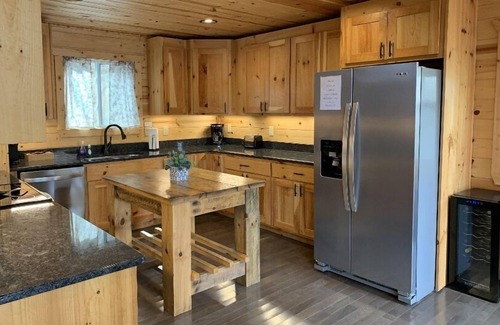 Topton Cabina | GORGEOUS LAKE FRONT CABIN - PRIVATE LAKE ACCESS-FISHING, KAYAKING, AND HIKING.