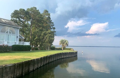 Santee Casa | Lakefront Home 6 BR Tome su vista impresionante y amanecer en el lago Marion