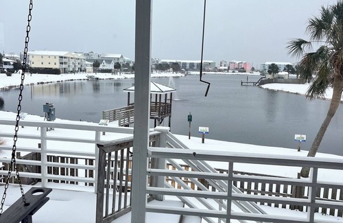 North Carolina Coast Casa | Gorgeous Lake Views. Walk to the beach, boardwalk, Farmers Market & more!
