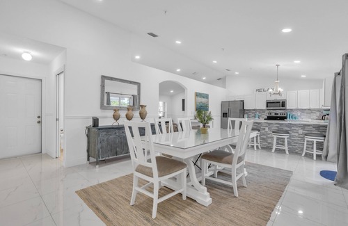 Palm Beach - West Palm Beach Casa | Gorgeous Lake Worth Beach House 4 Bedroom Home by RedAwning