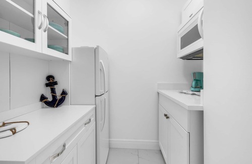 Palm Beach - West Palm Beach Casa | Gorgeous Lake Worth Beach House 4 Bedroom Home by RedAwning