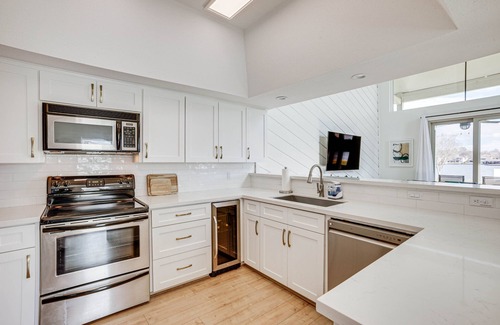 April Sound Casa | Gorgeous Lakefront Townhome w/ Pool Access & Views