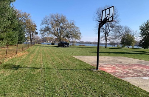 Nashua Casa | Gorgeous Lakehouse with Finished Barn - Sleeps 20+