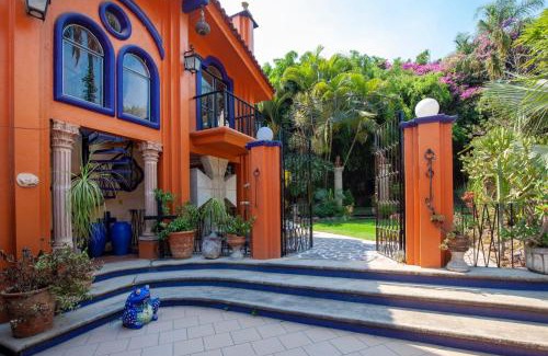 Ajijic Villa | Gorgeous LGBTQ Mexican Hacienda Casa de la Paz