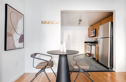Hunters Point Apartamento | Gorgeous LIC 1BR w/ Doorman, Gym Pool & W/D, nr East River, by Blueground