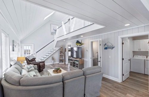 South Nags Head Casa | Gorgeous like-new oceanside home w/ rooftop deck & stunning views!