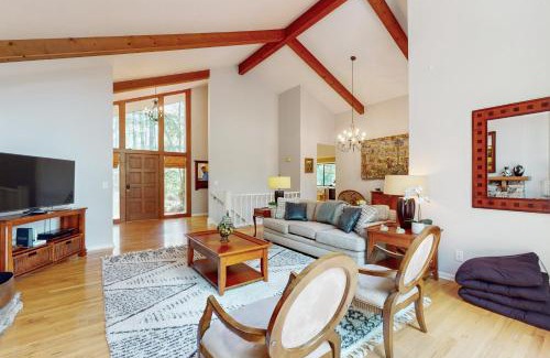 Hendersonville Casa | Gorgeous Little River Escape
