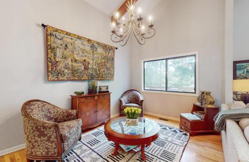 Hendersonville Casa | Gorgeous Little River Escape