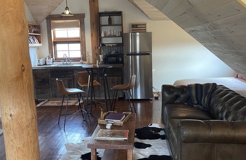 Lompoc Cabina | Gorgeous Log Cabin Guest House (Yellowstone in CA)