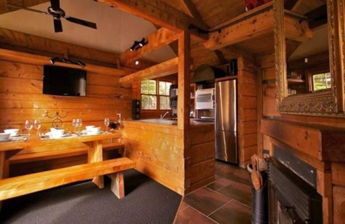 Ohakune Cabaña | Gorgeous Log Cabin, Outdoor Bath & Mountain Views