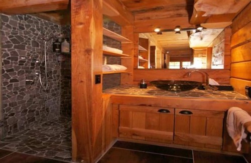 Ohakune Cabaña | Gorgeous Log Cabin, Outdoor Bath & Mountain Views
