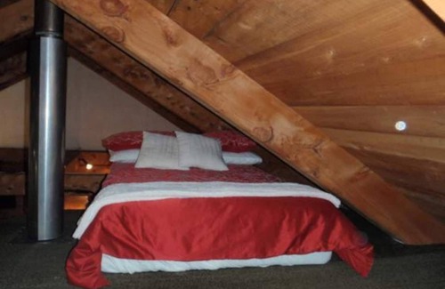 Ohakune Cabaña | Gorgeous Log Cabin, Outdoor Bath & Mountain Views