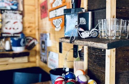 Martinsville Cabina | Gorgeous Luxury Cabin with Private Horse Stalls & Over 20 miles of trails