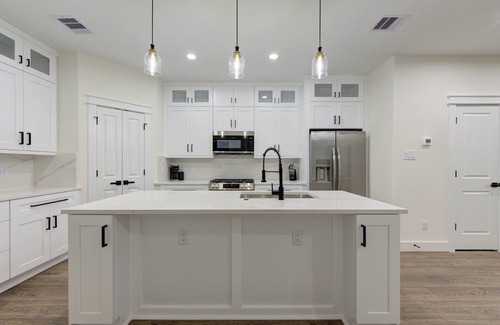 North Houston Casa | Gorgeous Luxury Villa Located in Central Houston. Near downtown & IAH