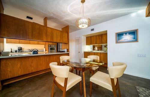 Palm Desert Cabaña | Gorgeous Mid-Century Cottage! Private Yard, Views, Fireplace, Walk to El Paseo!