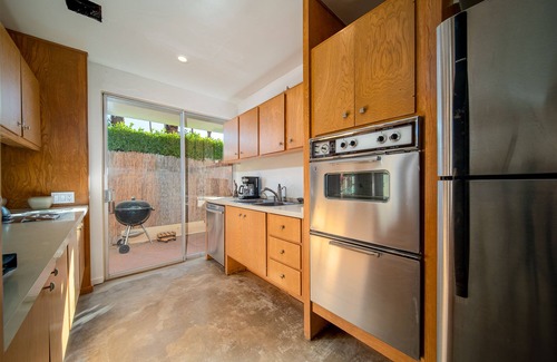 Palm Desert Cabaña | Gorgeous Mid-Century Cottage! Private Yard, Views, Fireplace, Walk to El Paseo!