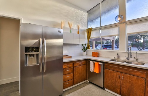 Las Vegas Casa | GORGEOUS Mid Century - Close to Strip - Golf - Views - Superhost Status - WOW