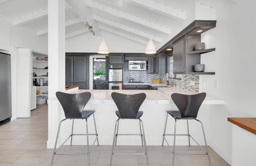 Sunset Cliffs Casa | Gorgeous Mid-Century Modern Stunner with Epic Ocean Views. Perfect for groups!