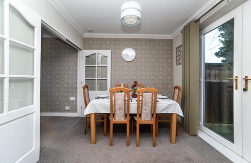 Newcastle-upon-Tyne Apartamento | Gorgeous Modern 4 bedroom house - Free Parking and Netflix by WHA for Contractors, Relocation, Business Travelers